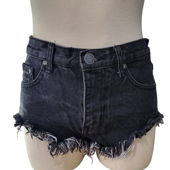Glamorous Black Frayed Denim Booty Shorts Size Sm NWOT - Picture 2 of 8